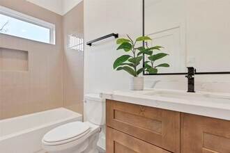 4703 Oats St in Houston, TX - Building Photo - Building Photo