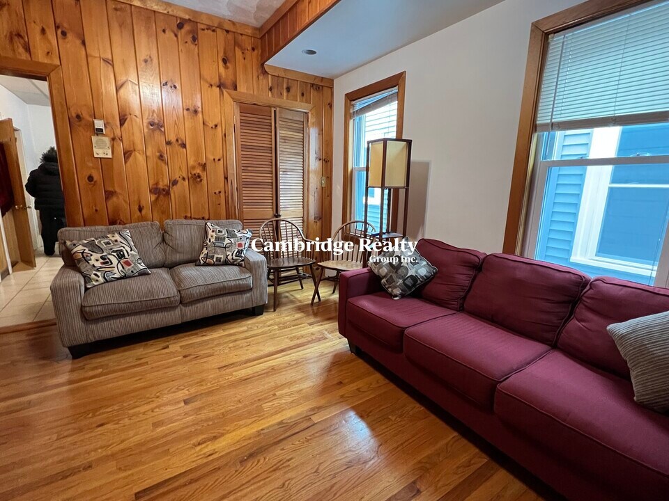 24 Hardwick St, Unit 3T in Cambridge, MA - Building Photo