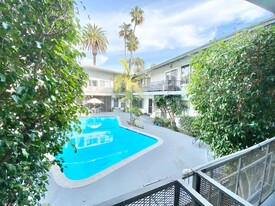3711 Mentone Ave in Los Angeles, CA - Building Photo