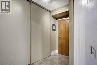 3227 King St E in Kitchener, ON - Building Photo - Building Photo