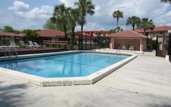 9973 Three Lakes Cir in Boca Raton, FL - Building Photo - Building Photo