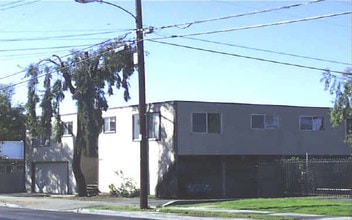 Grant Apartments in Oceanside, CA - Building Photo - Building Photo