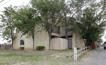 Courtyard Apartments in Adelanto, CA - Building Photo - Building Photo