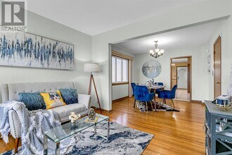 953 Marentette Ave in Windsor, ON - Building Photo - Building Photo