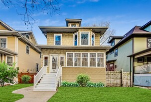 3747 N Kostner Ave, Unit 2 in Chicago, IL - Building Photo