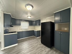 1236 N Oaklane Rd in Springfield, IL - Building Photo