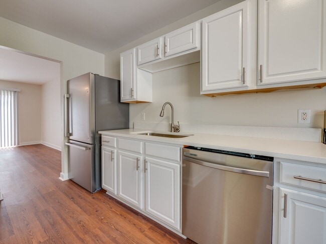 156 Delmar Ln in Newport News, VA - Building Photo - Building Photo