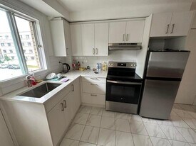 3790 Avenue Laurier E in Montréal, QC - Building Photo