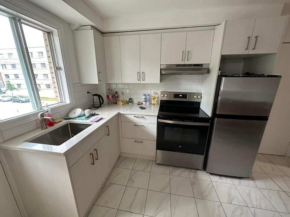 3790 Avenue Laurier E in Montréal, QC - Building Photo