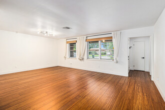4831 Spellman Rd in Houston, TX - Building Photo - Building Photo