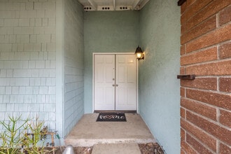 3050 Wildwood Ave in Thousand Oaks, CA - Building Photo - Building Photo