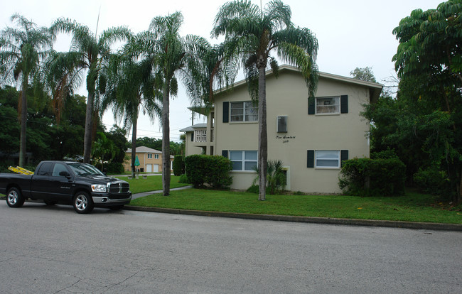 The Hamlett in St. Petersburg, FL - Building Photo - Building Photo