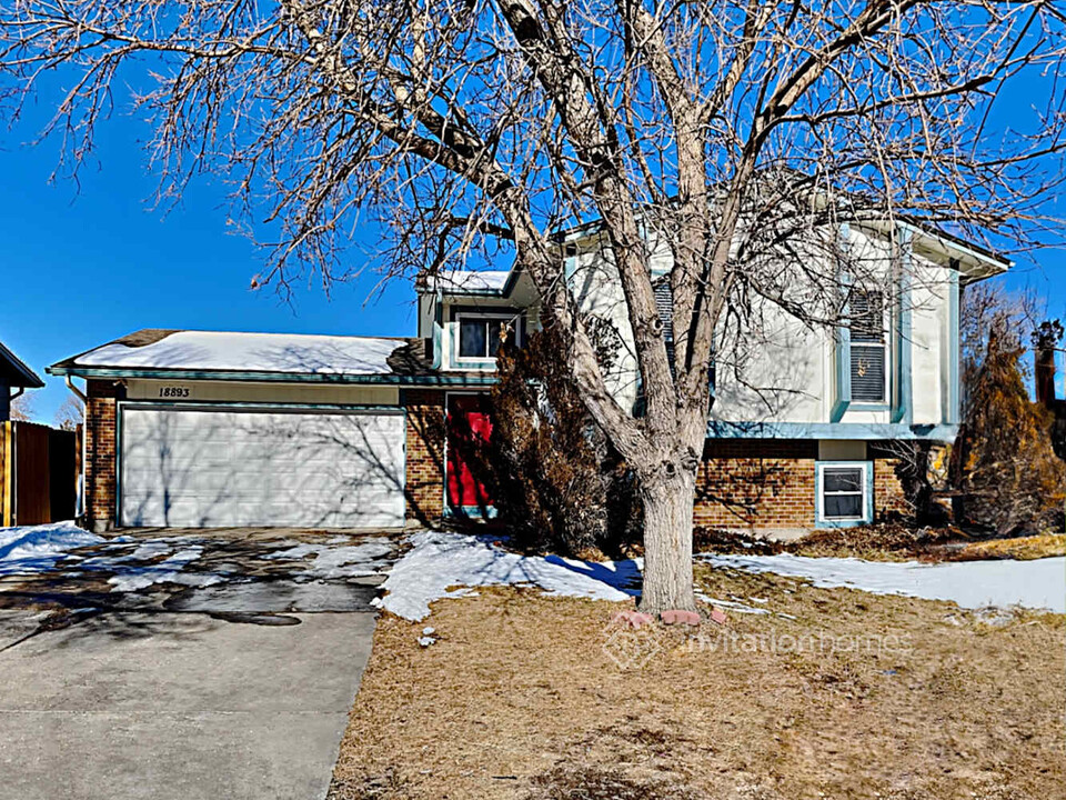 18893 E Colorado Dr in Aurora, CO - Building Photo