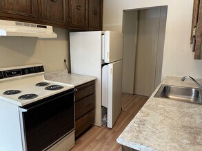 1027 Smetana Rd in Hopkins, MN - Building Photo - Building Photo