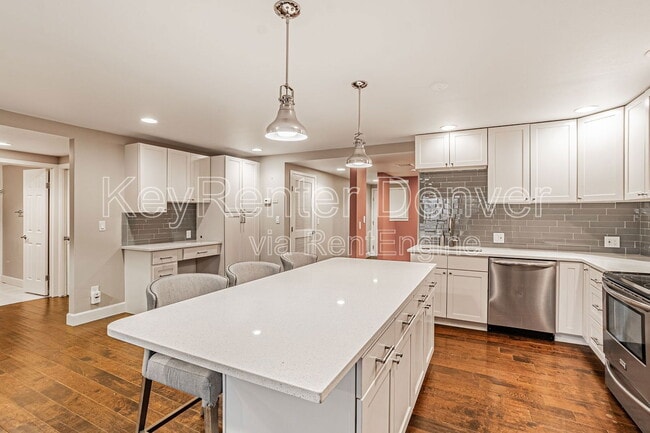 property at 800 N Pearl St