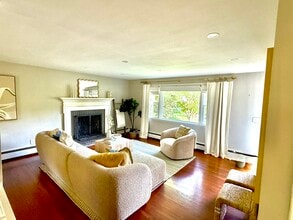 128 West Ave in Darien, CT - Building Photo - Building Photo