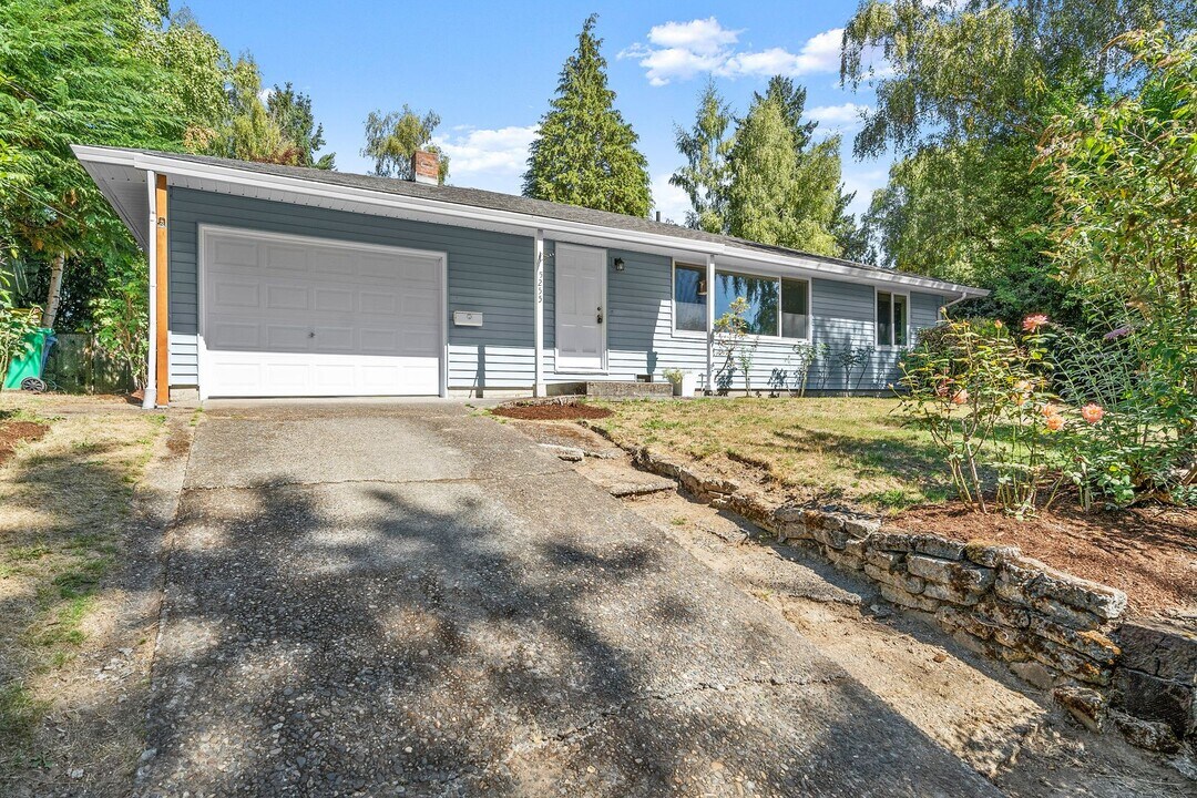 5255 SW Nebraska St in Portland, OR - Foto de edificio