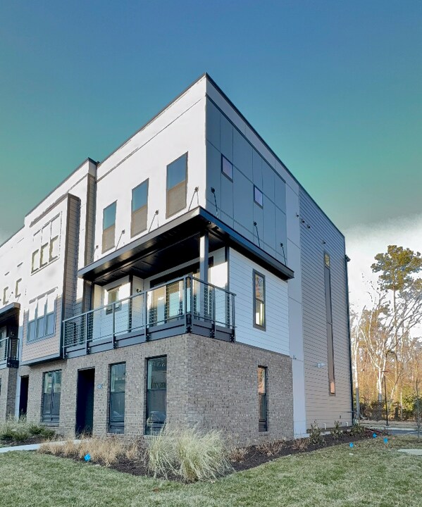 4450 Dominion Frst Cir in Glen Allen, VA - Foto de edificio