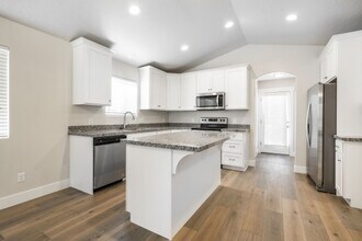 9512 Tirado Cove in Riverton, UT - Building Photo - Building Photo