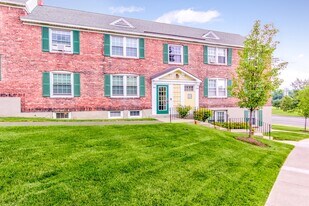 Schuyler Place in Menands, NY - Building Photo