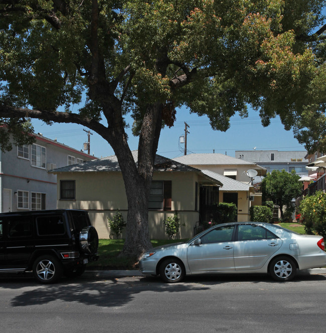 613 E Santa Anita Ave in Burbank, CA - Building Photo - Building Photo