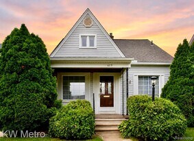 619 N Elizabeth St in Dearborn, MI - Building Photo