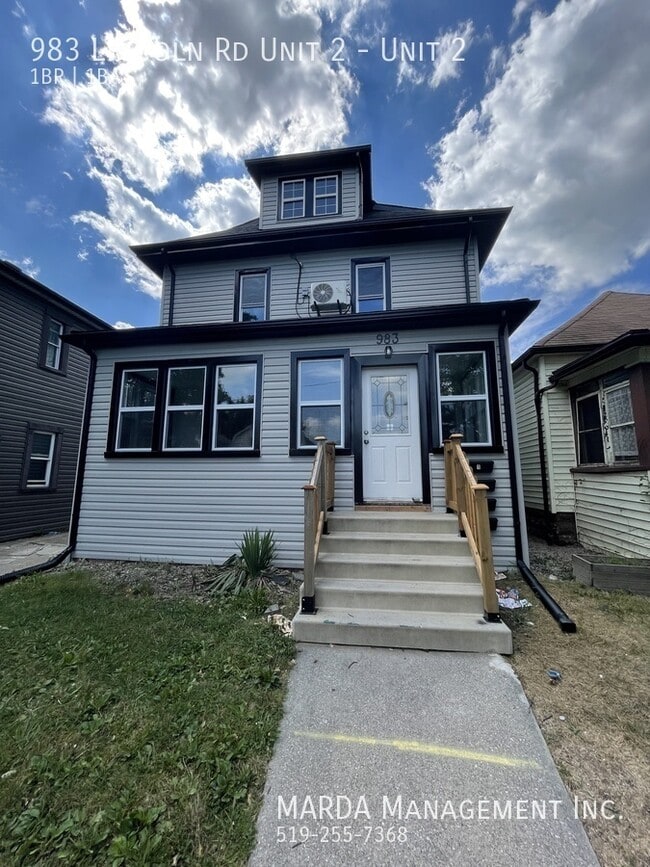 property at 983 Lincoln Rd