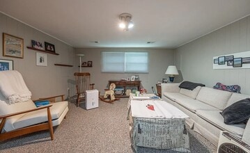 8850 Breezewood Dr in Pittsburgh, PA - Building Photo - Building Photo