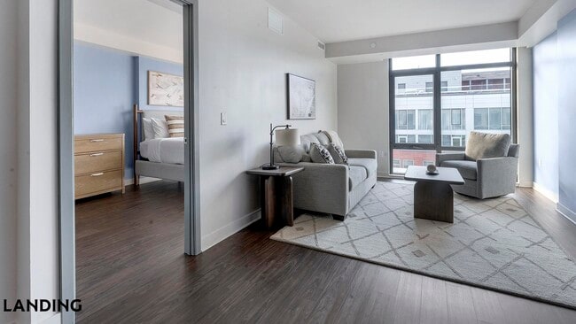 350 Maple Dr SW, Unit 1107 in Washington, DC - Foto de edificio - Building Photo