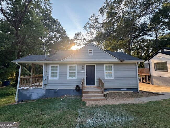 property at 1431 Lorenzo Dr SW