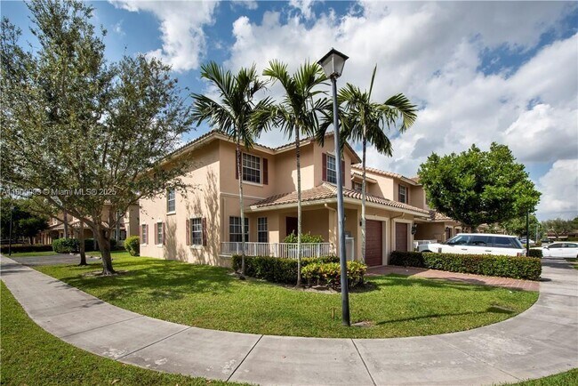 3371 Lakeside Dr in Davie, FL - Building Photo - Building Photo