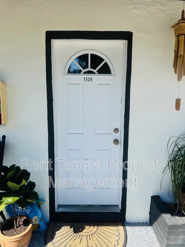 1124 Neptune Dr in Ruskin, FL - Building Photo - Building Photo