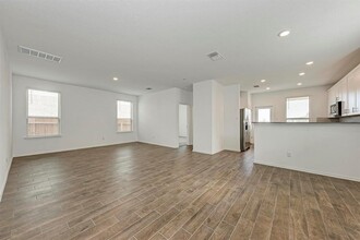 144 Bennington Dr in Liberty Hill, TX - Foto de edificio - Building Photo