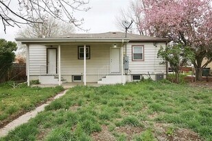 1745 W Crestline Dr in Littleton, CO - Building Photo