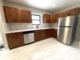 1 Everett St in Taunton, MA - Building Photo