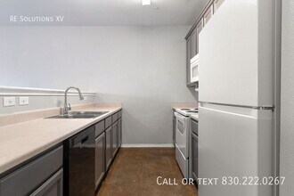 10714 Mathom Landing in Universal City, TX - Building Photo - Building Photo