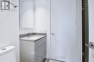 7-2307 Grenville St in Toronto, ON - Building Photo - Building Photo