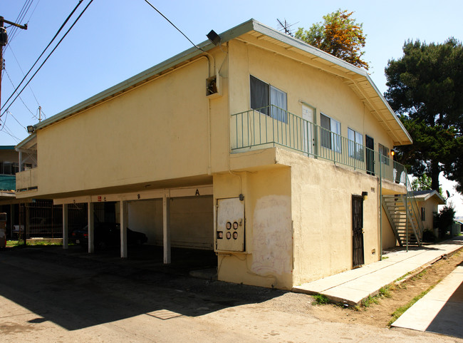 821 N Vineyard Ave in Ontario, CA - Building Photo - Building Photo