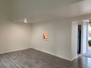 19309 40th Ave W, Unit D1 in Lynnwood, WA - Foto de edificio - Building Photo