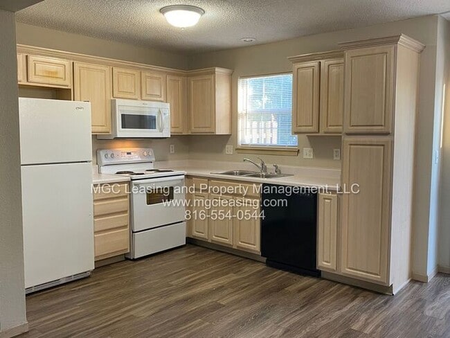 1110 Garden Dr in Harrisonville, MO - Building Photo - Building Photo