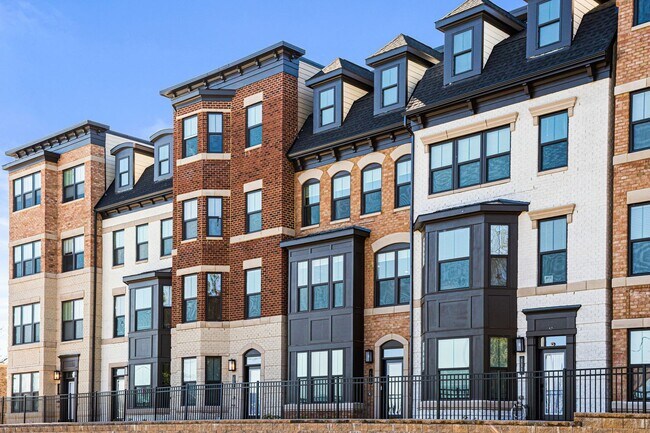 113 Market Square NW in Vienna, VA - Building Photo - Building Photo