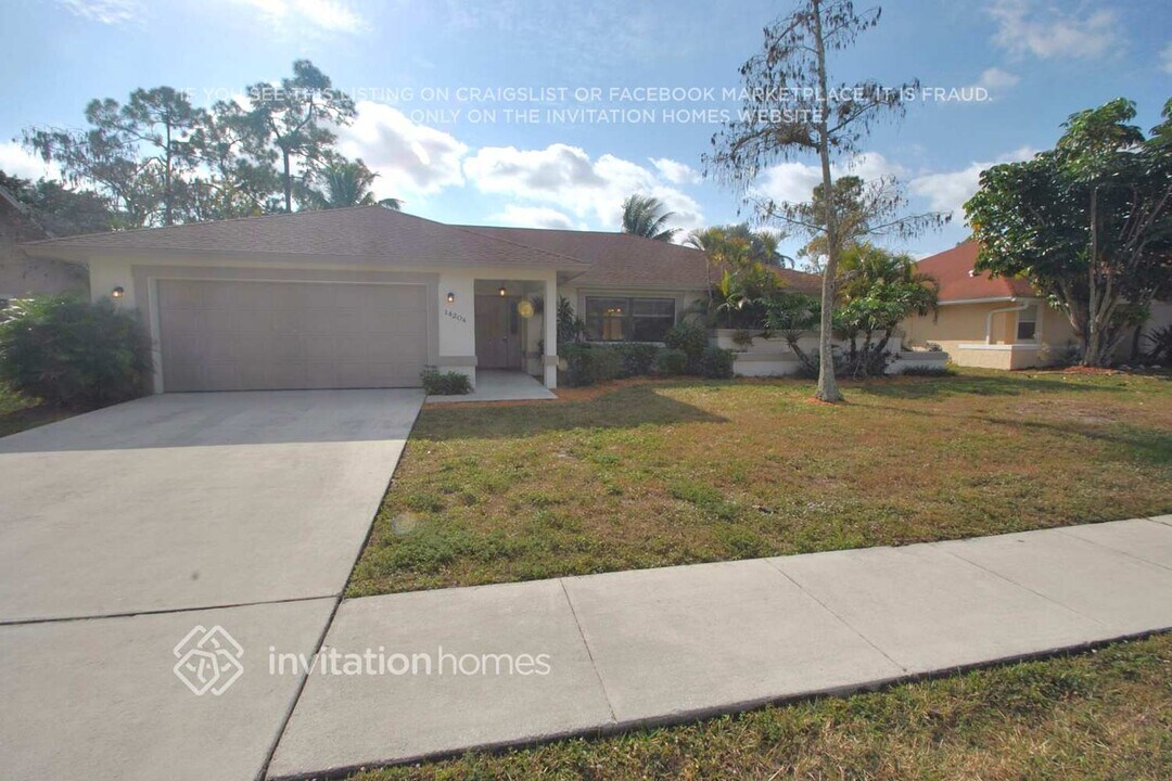 14204 Wellington Trace in Wellington, FL - Building Photo