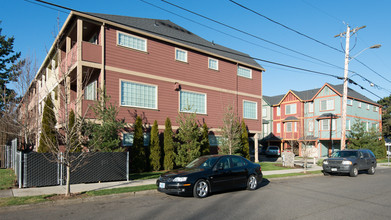 Calico Place Townhomes in Portland, OR - Building Photo - Building Photo