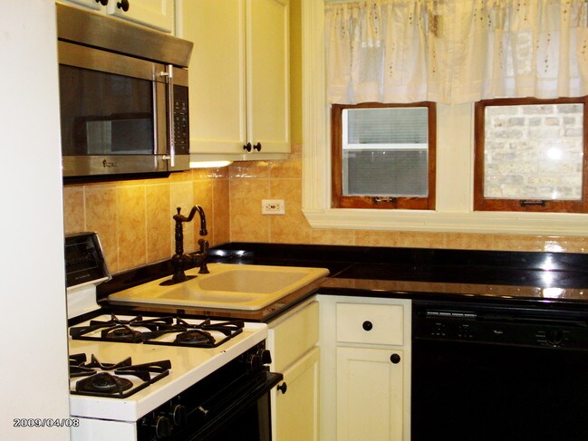 2420 W Palmer St, Unit 1st floor