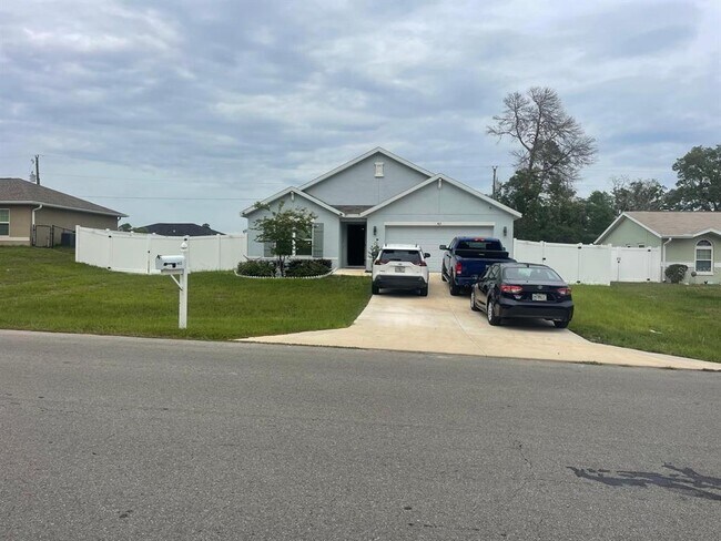property at 465 Marion Oaks Ln