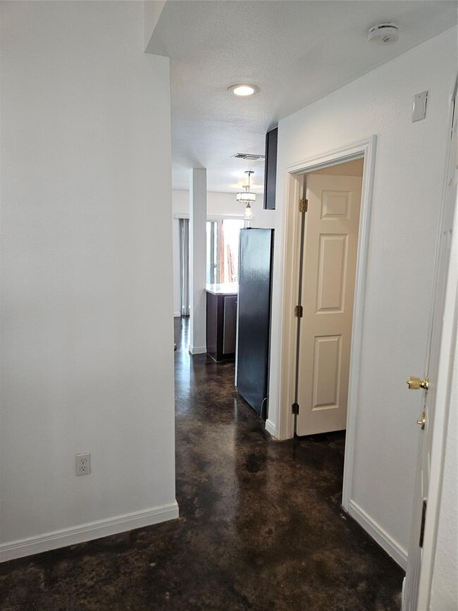 5911 Lago Vista Way in Lago Vista, TX - Building Photo - Building Photo