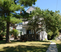 919 Oakland Ave in Ann Arbor, MI - Foto de edificio - Building Photo