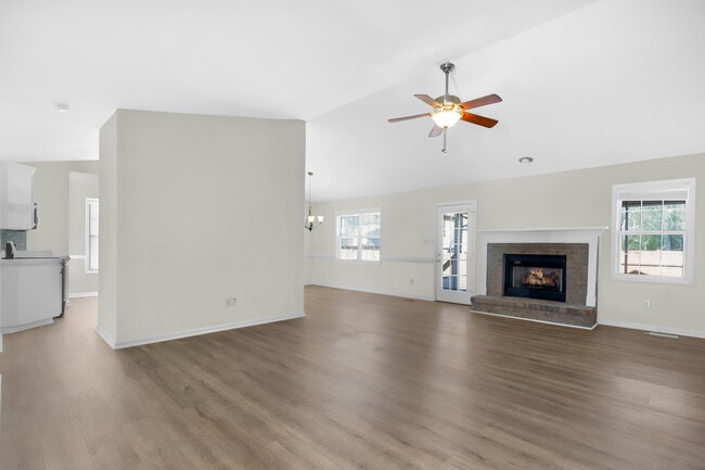 705 E Hightree Ln in New Bern, NC - Building Photo - Building Photo