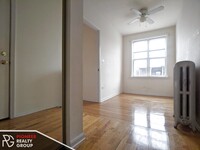 918 W Dakin St, Unit 320 in Chicago, IL - Building Photo - Building Photo