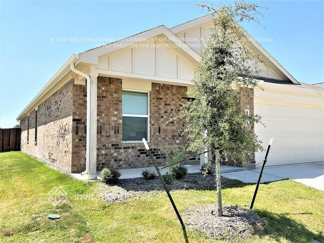 4977 Volunteer Dr in Ennis, TX - Foto de edificio - Building Photo